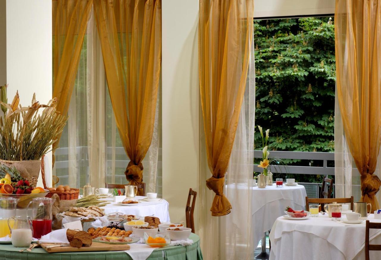 Rizzi Aquacharme Hotel & Spa Darfo Boario Terme Restoran foto