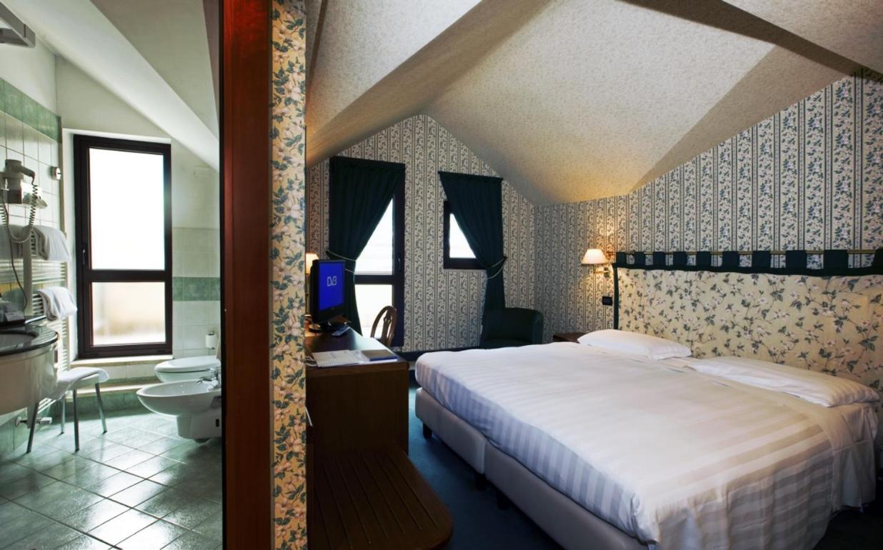 Rizzi Aquacharme Hotel & Spa Darfo Boario Terme Bagian luar foto