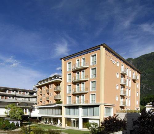 Rizzi Aquacharme Hotel & Spa Darfo Boario Terme Bagian luar foto