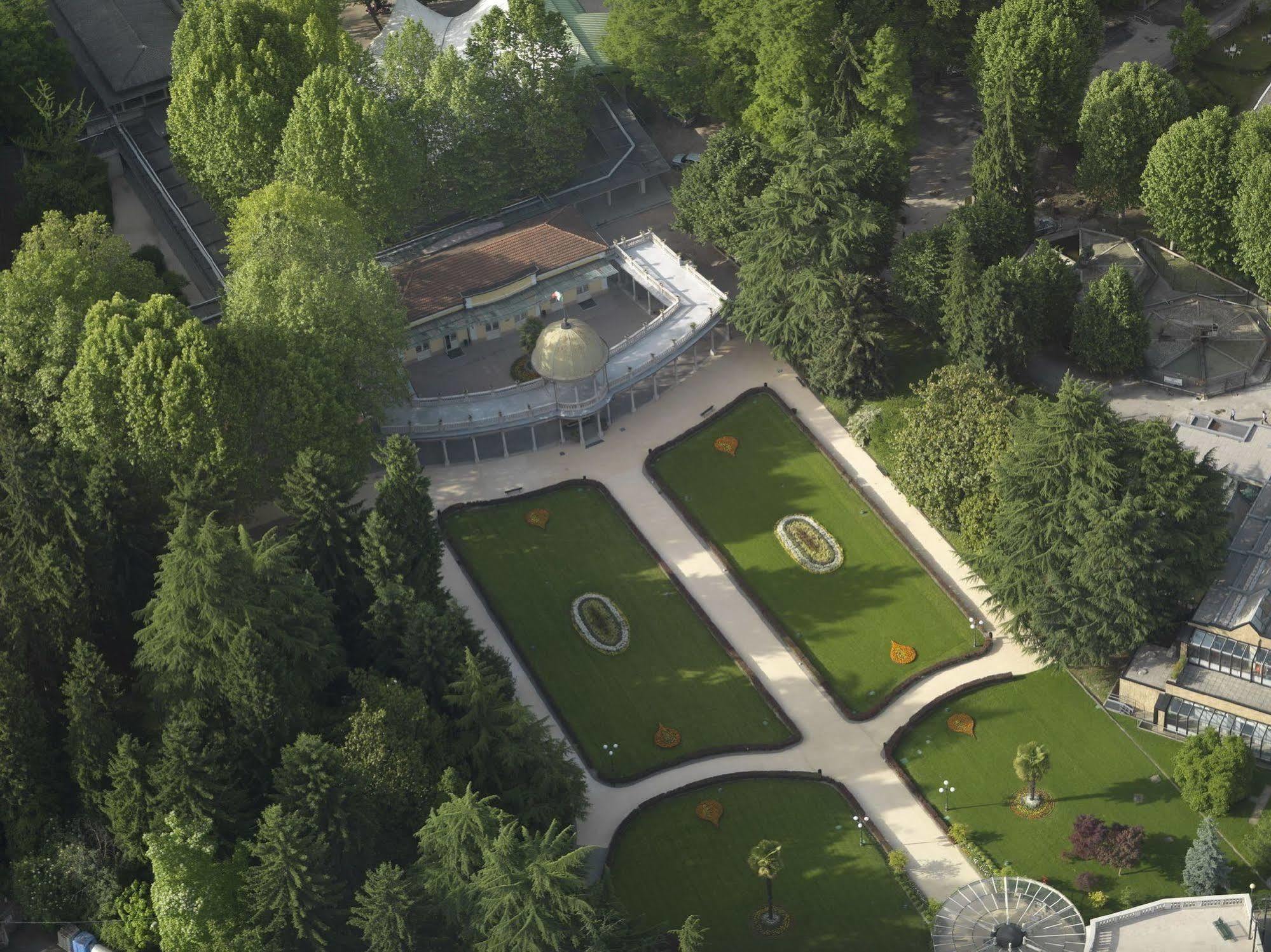 Rizzi Aquacharme Hotel & Spa Darfo Boario Terme Bagian luar foto