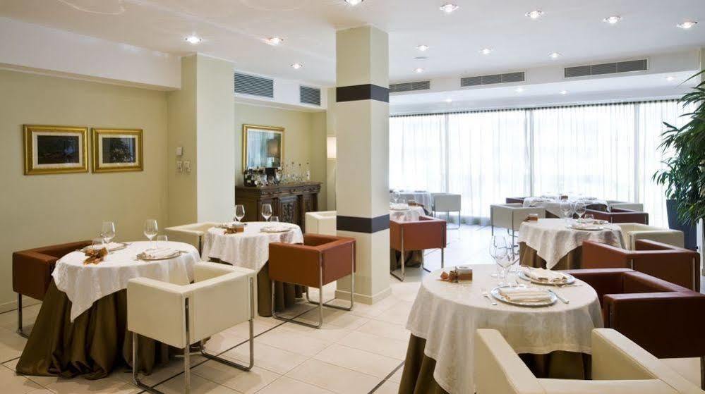 Rizzi Aquacharme Hotel & Spa Darfo Boario Terme Bagian luar foto