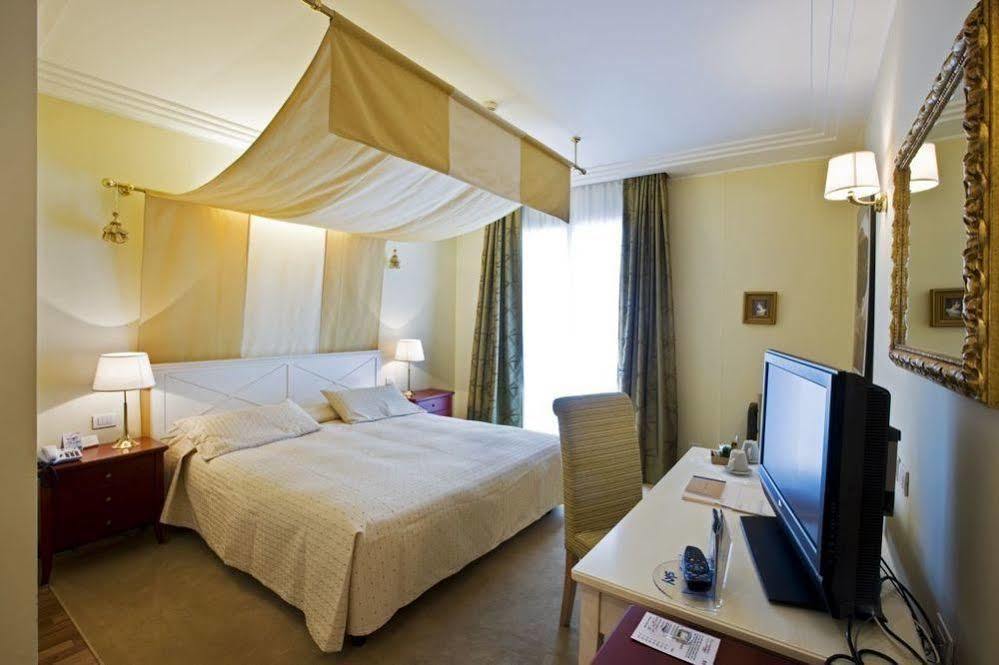 Rizzi Aquacharme Hotel & Spa Darfo Boario Terme Bagian luar foto